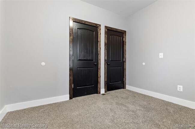 Building Photo - 767 Navahoe St