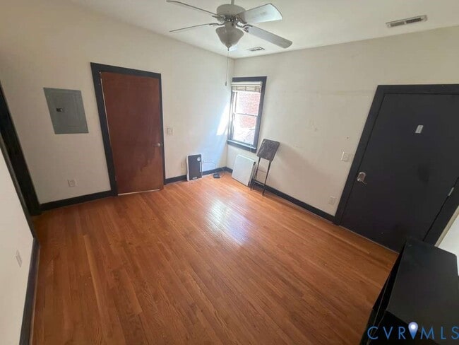 Building Photo - 306 E Broad St