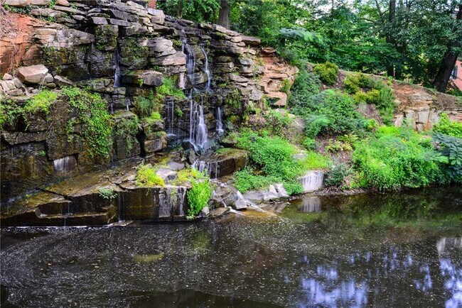 Building Photo - 25316 Plantation Dr NE