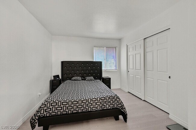 Building Photo - 5493 Indian River Dr