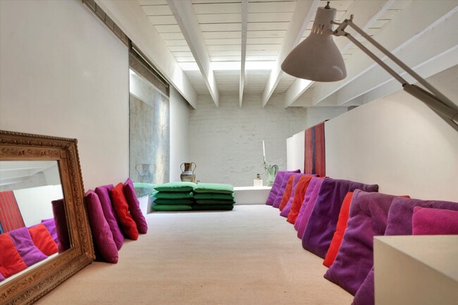 Building Photo - Gated Studio Loft Designed by Architect Ja...