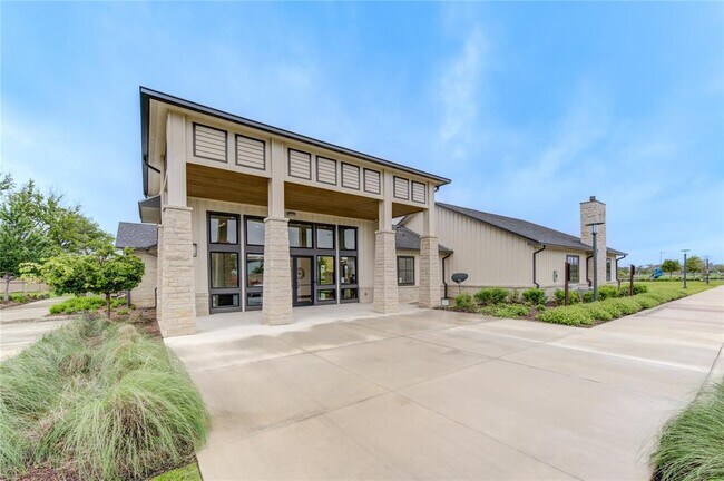 Building Photo - 9834 Rugged Oaks Dr