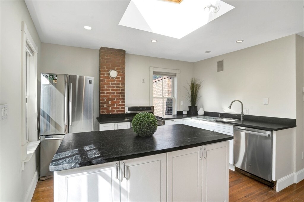 Building Photo - 151 Highland St