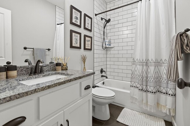 Building Photo - 4 Bed 3 Bath Home | Finished Basement, 2nd Kitchen, Private Backyard | Lee’s Summit