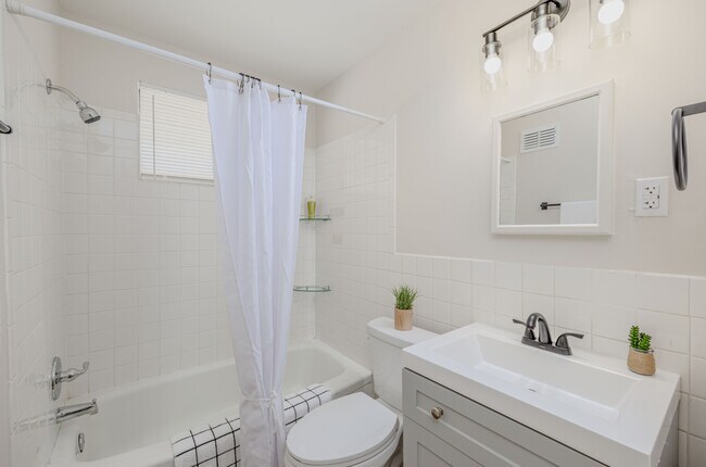 Building Photo - 2086 Harbert Ave