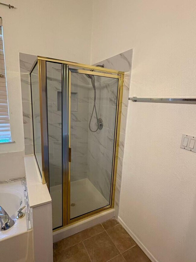 Building Photo - 1722 E Detroit St