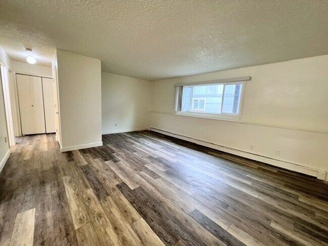 Building Photo - 1555 Latouche St