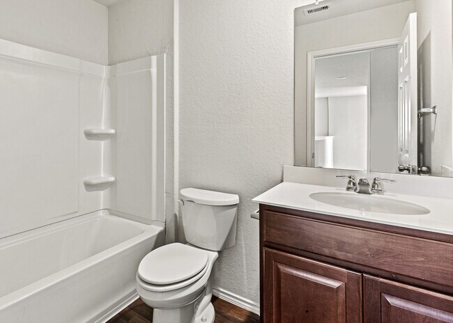Building Photo - Welcome to your chic and spacious retreat