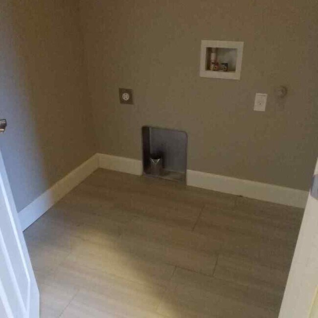 Building Photo - 62907 NE Nolan St