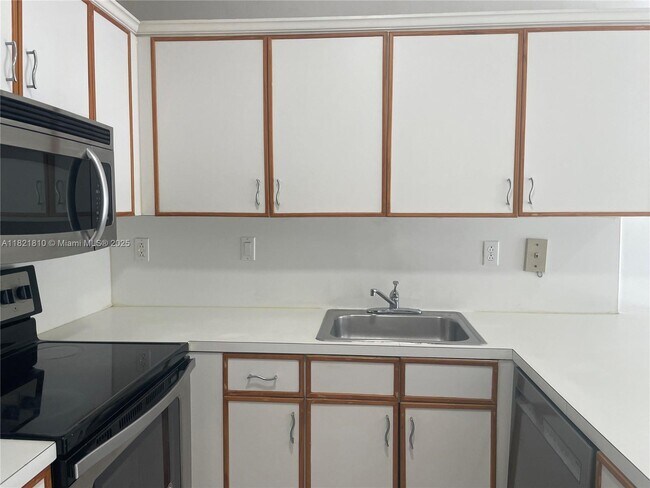 Building Photo - 7655 SW 153rd Ct