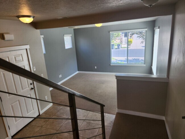 Building Photo - End Unit Townhome Available for Rent July 1st