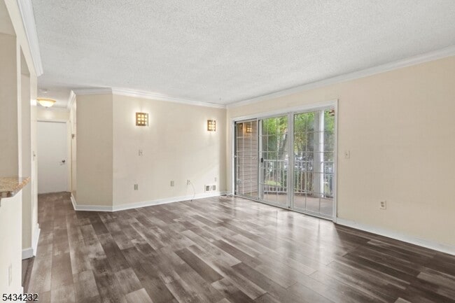 Building Photo - 24 Amberly Ct