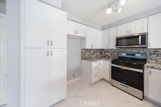 Building Photo - 24687 New Haven Dr
