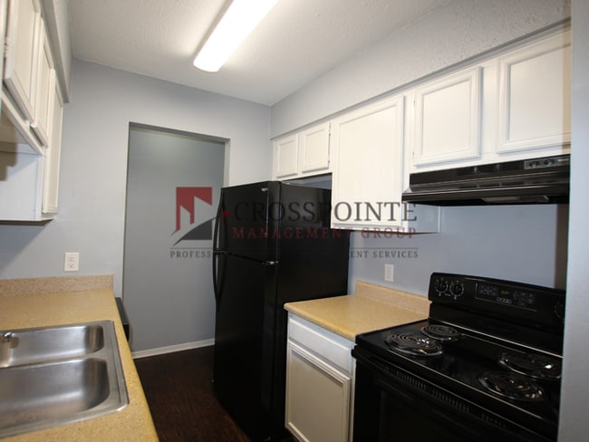 Building Photo - Upstairs 1 Bedroom 1 Bath Apartment!