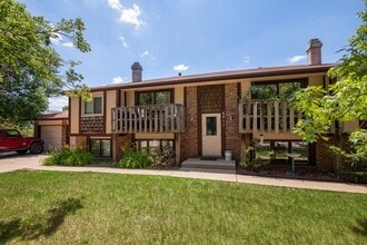 Building Photo - 6011 Queens Dr