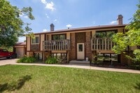 Building Photo - 6011 Queens Dr