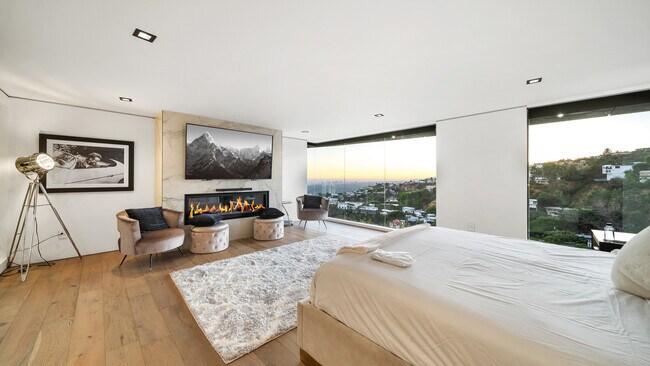 Building Photo - 1623 Viewmont Dr