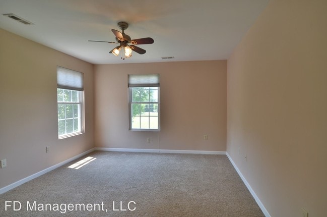 Building Photo - 4 br, 2.5 bath House - 92 Forrest Road