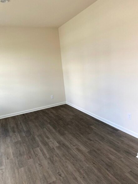 Building Photo - 5420 BARBERRY AVENUE