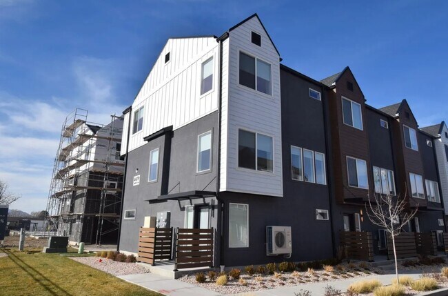 Building Photo - 4479 S 500 E