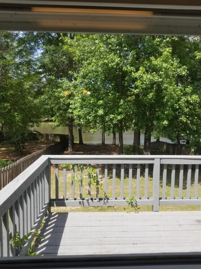 Building Photo - 2012 Sylvan Lake Dr