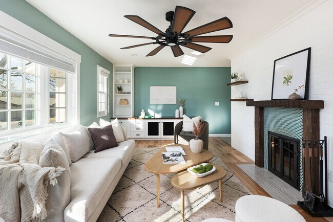 Building Photo - 5 Bedroom 2.5 Bath Retreat in Prime Arvada...