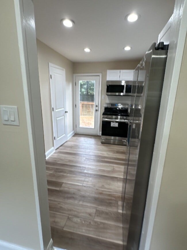 Building Photo - 408 Apple Dr