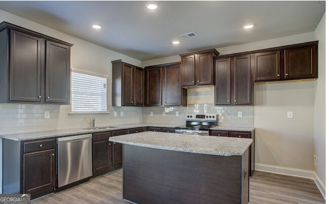 Building Photo - 151 Cherokee Rose Dr