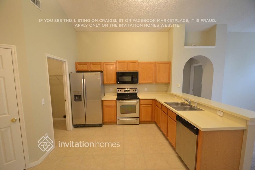 Building Photo - 2773 Aragon Terrace