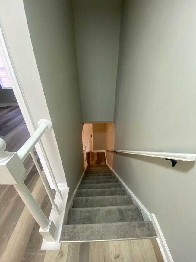 Building Photo - West Columbia Townhome Convenient To Airport, Lexington, and Downtown Columbia