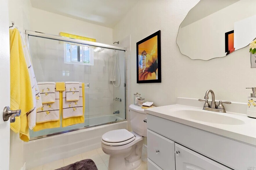 Building Photo - 352 Los Cerritos Dr