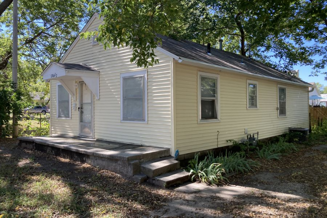 Primary Photo - 1704 N Jefferson St