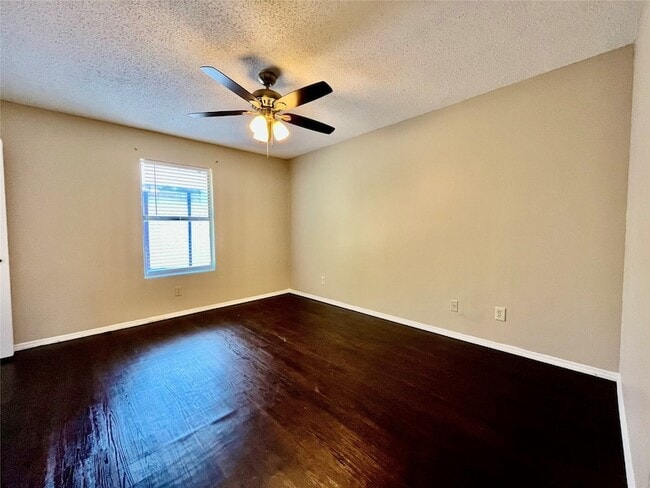 Building Photo - 3047 Olympia Dr