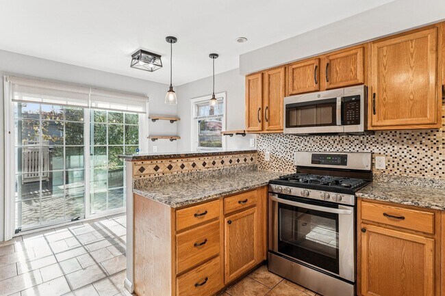 Building Photo - 145 Pleasant Valley Way