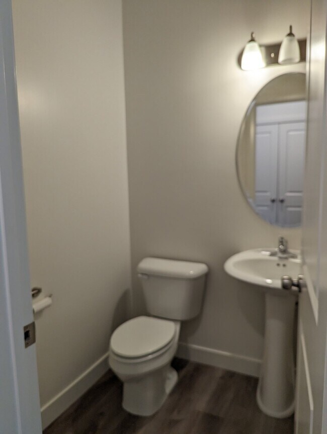 Building Photo - Azalea Townhomes Poolside Living 3 Bed 2.5...