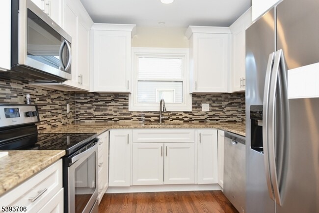 Building Photo - 105 Parkway