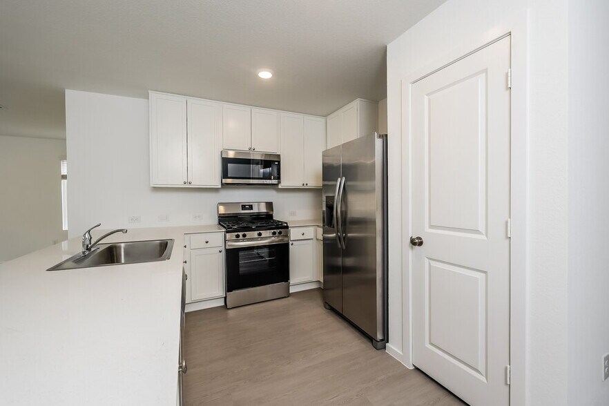 Building Photo - 13487 Sonali Springs Dr