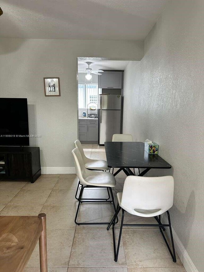 Building Photo - 585 SW 11th St