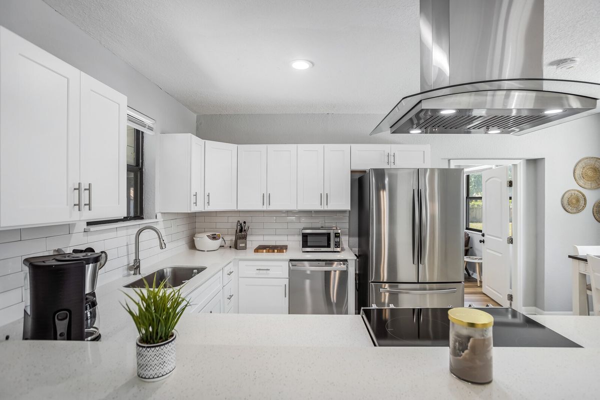 Building Photo - 427 Holly Ave