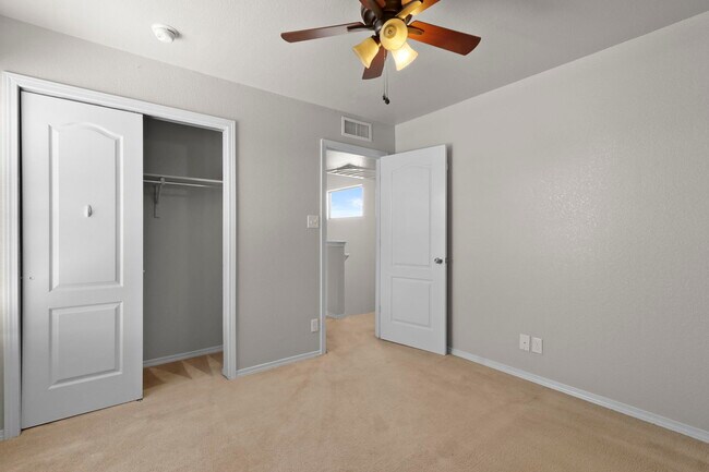 Building Photo - 2300 Glitter Point