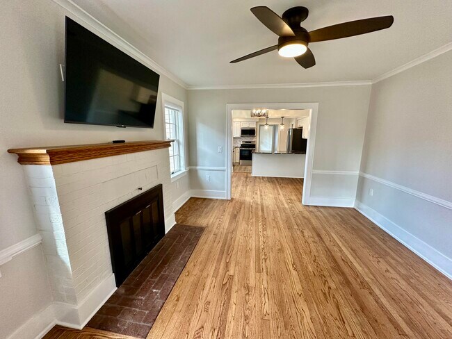 Building Photo - 992 Palmer