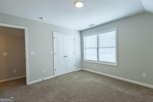 Building Photo - 214 Oakwood Dr