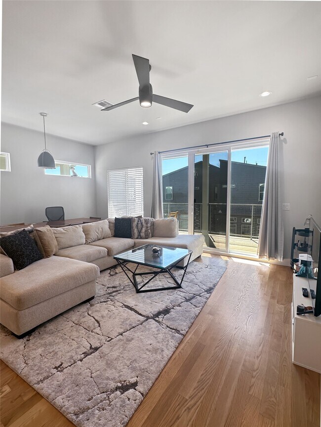 Building Photo - 4702 Oats St