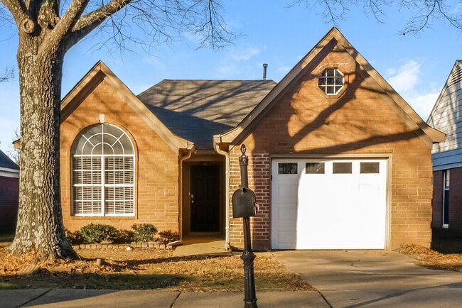 Building Photo - 7631 Tally Ho Dr E