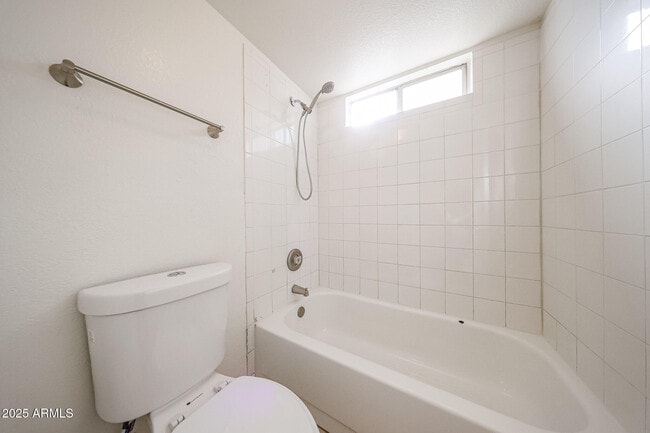 Building Photo - 214 S Rush Cir E