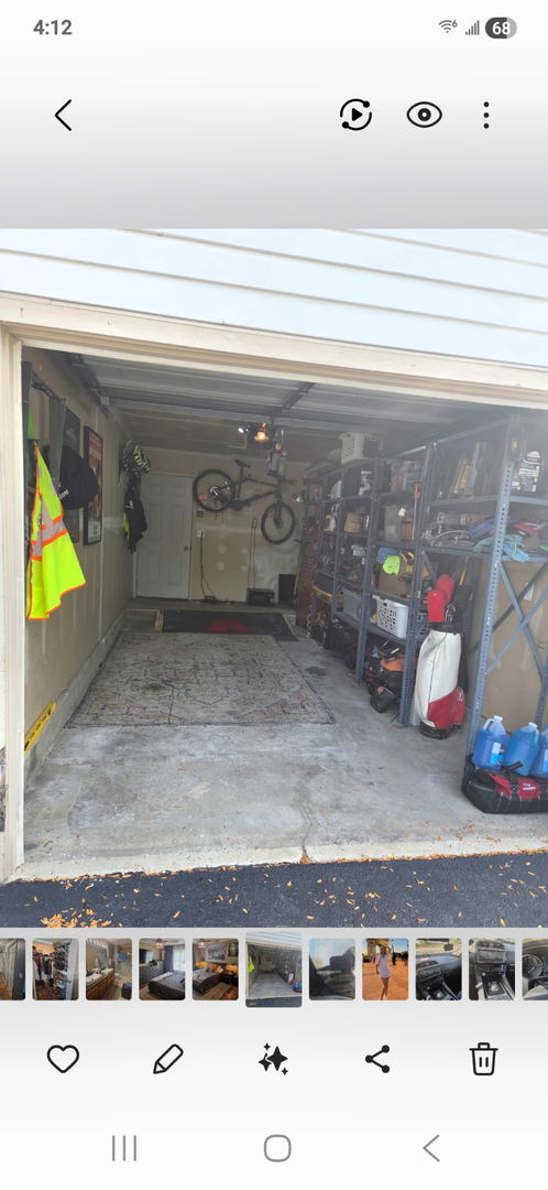 Building Photo - 1065 N Village Dr