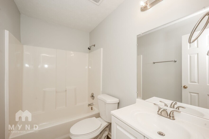 Building Photo - 188 Bay Ct Dr