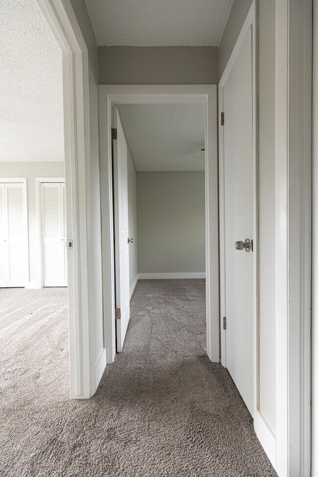 Building Photo - 905 N Mercer St