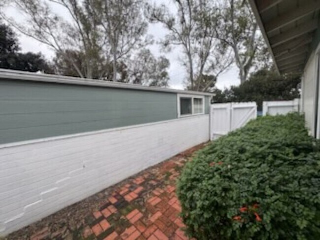 Building Photo - Hornblend