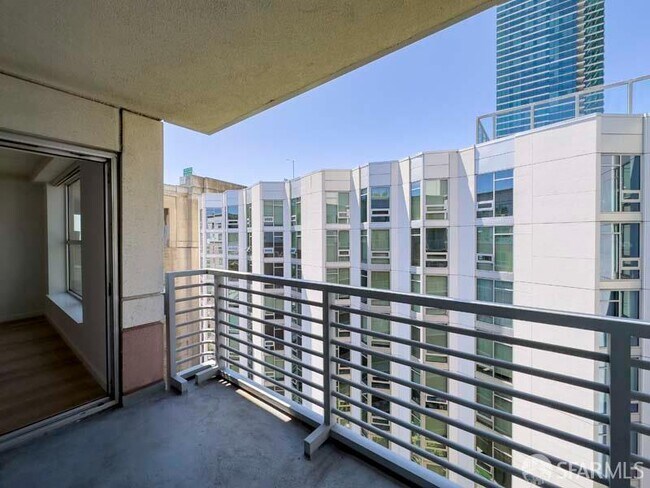 Building Photo - 400 Beale St